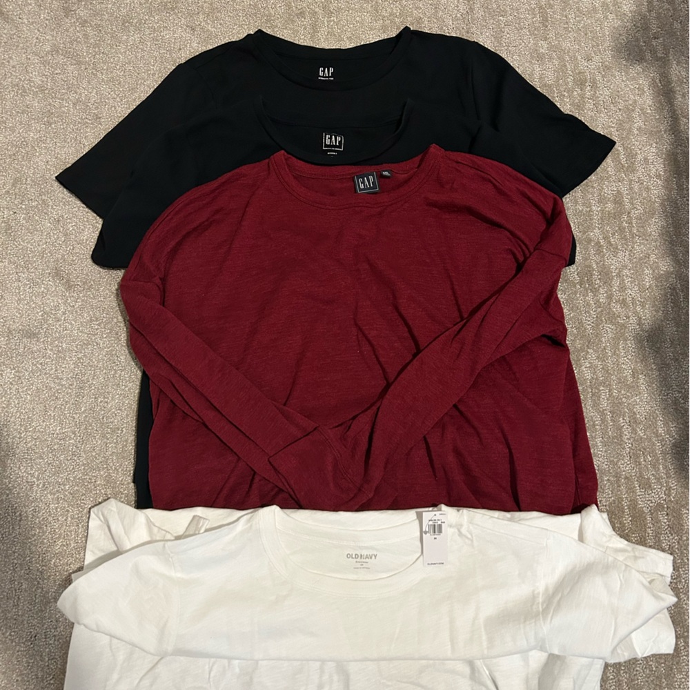 Set of 3 GAP Black and Red T-Shirts. 2 Black short slv modern T. 1 Red